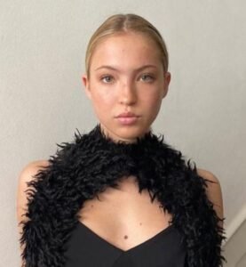 Lila Moss